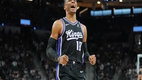 潮流与实用并重，国产滑雪服深受消费者喜爱