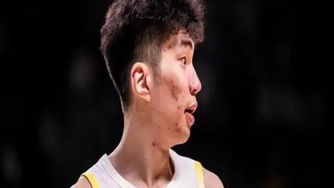 沙特教练确认：林良铭涉嫌引发卡迪什头部严重受伤，已送医救治