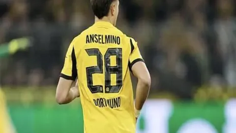 巴西队长德甲豪门梦碎，球场风格争议两重天